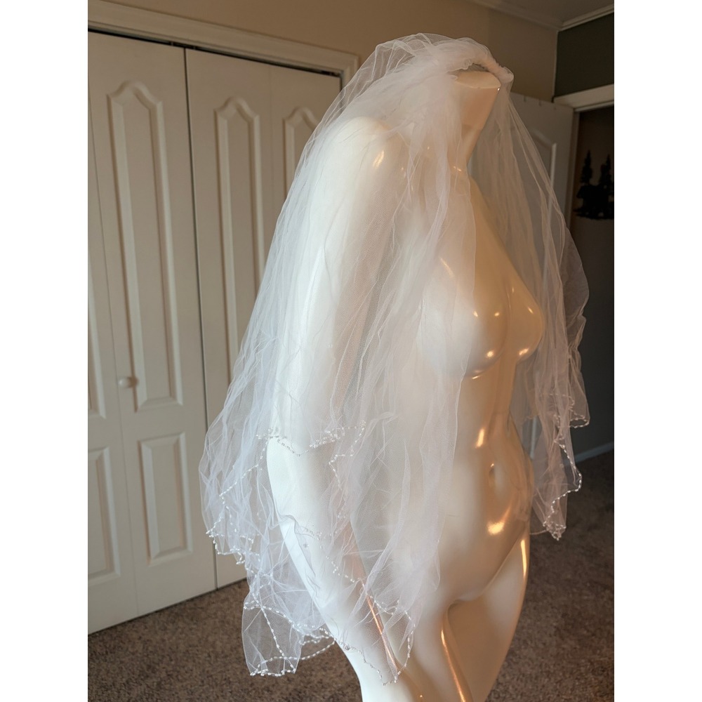 White Two Tier Beaded Scalloped Edge Bridal Veil Waist Length Pearl Trim 34in - Picture 8 of 14